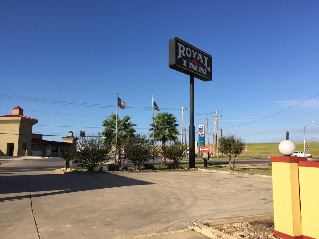 Royal Inn Pearsall ภายนอก รูปภาพ