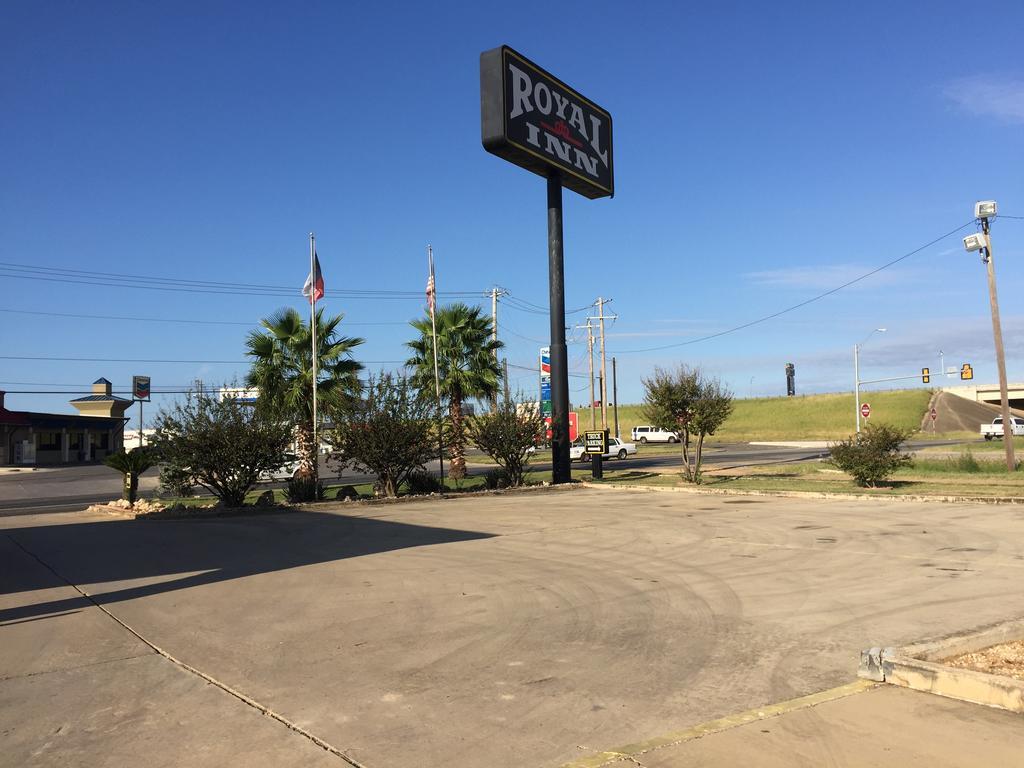 Royal Inn Pearsall ภายนอก รูปภาพ