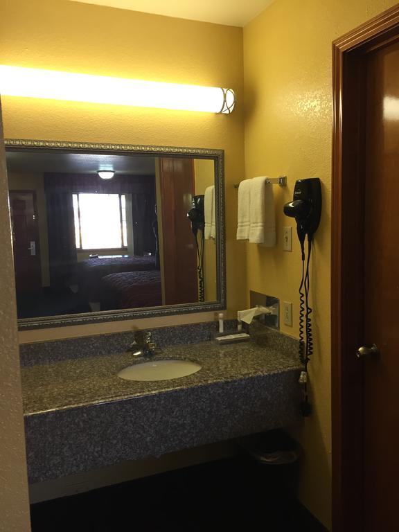 Royal Inn Pearsall ภายนอก รูปภาพ