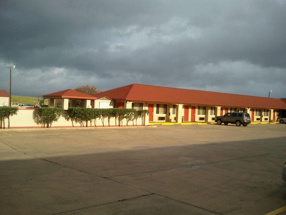 Royal Inn Pearsall ภายนอก รูปภาพ