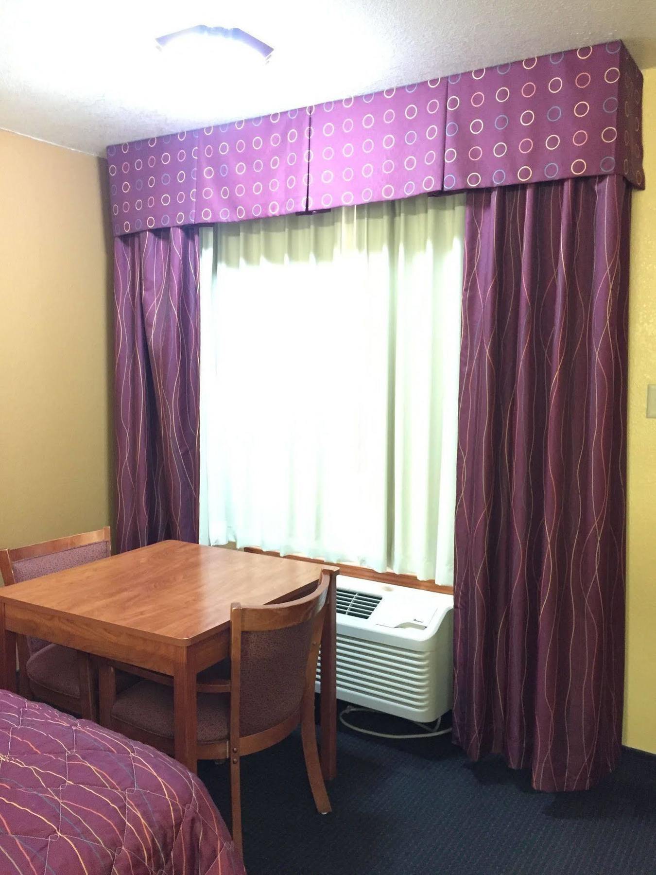Royal Inn Pearsall ภายนอก รูปภาพ