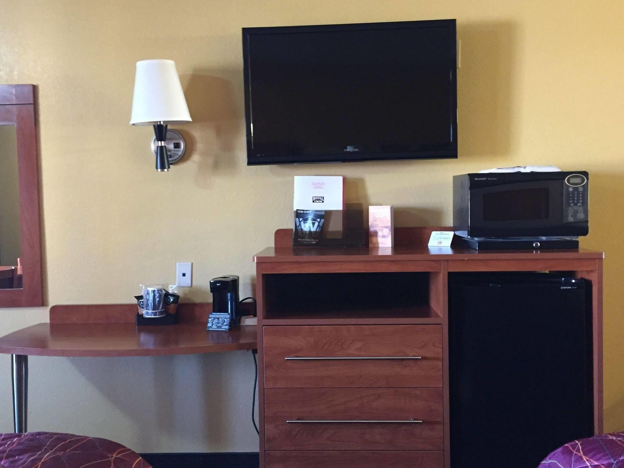 Royal Inn Pearsall ภายนอก รูปภาพ