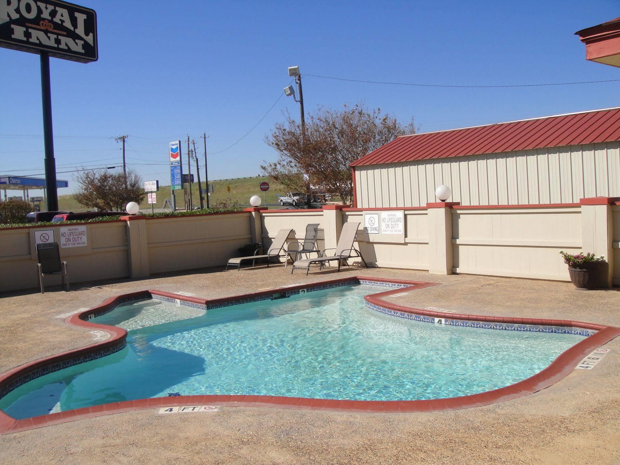 Royal Inn Pearsall ภายนอก รูปภาพ